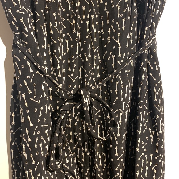 🌟Host Pick🌟 MARCS Australia 100% silk black and white arrows mini dress - Picture 5 of 14